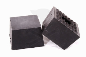 Gumikocka négyzet 125x125x85 mm magas - alul bütykös-lyukas